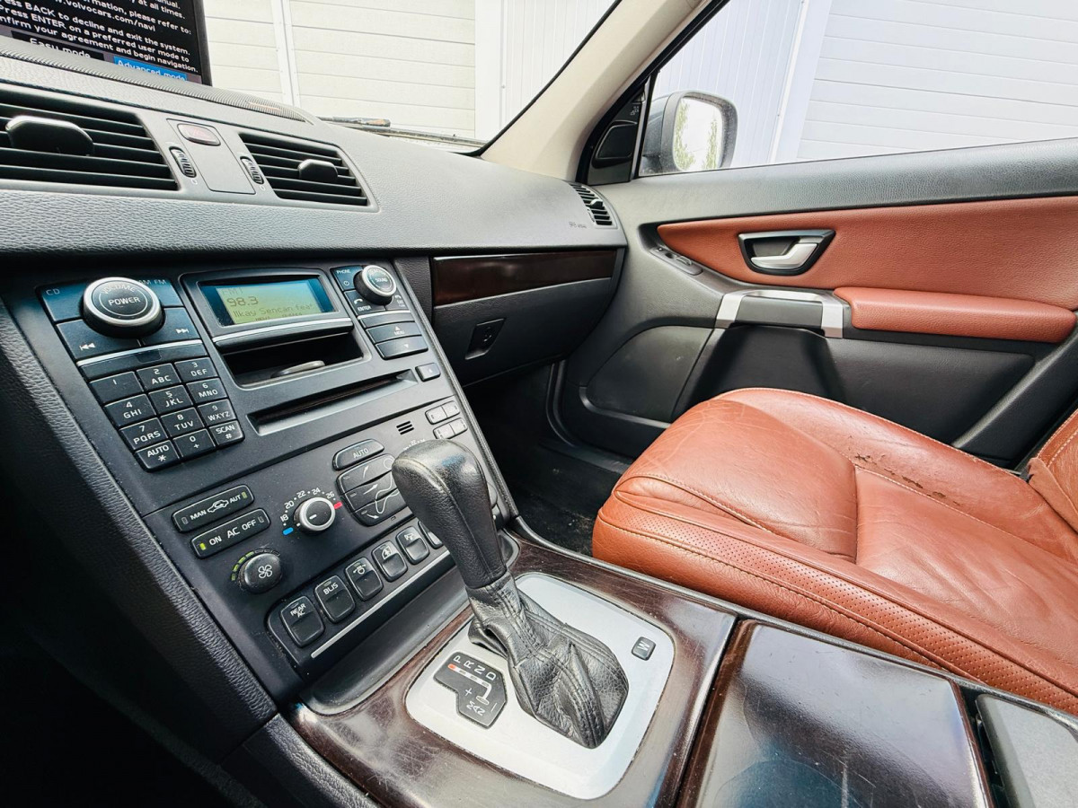 Volvo XC90 2.4D5 7 sēdvietas.