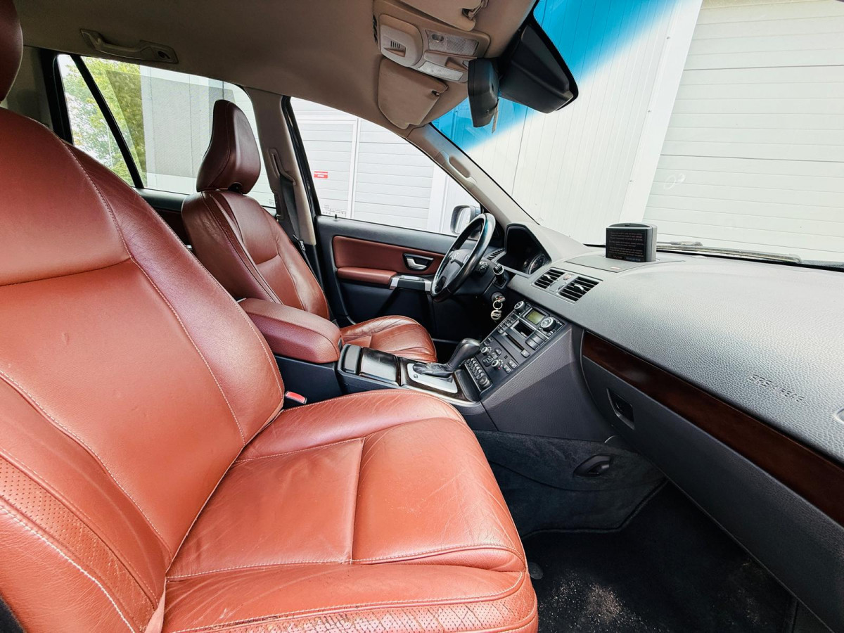 Volvo XC90 2.4D5 7 sēdvietas.