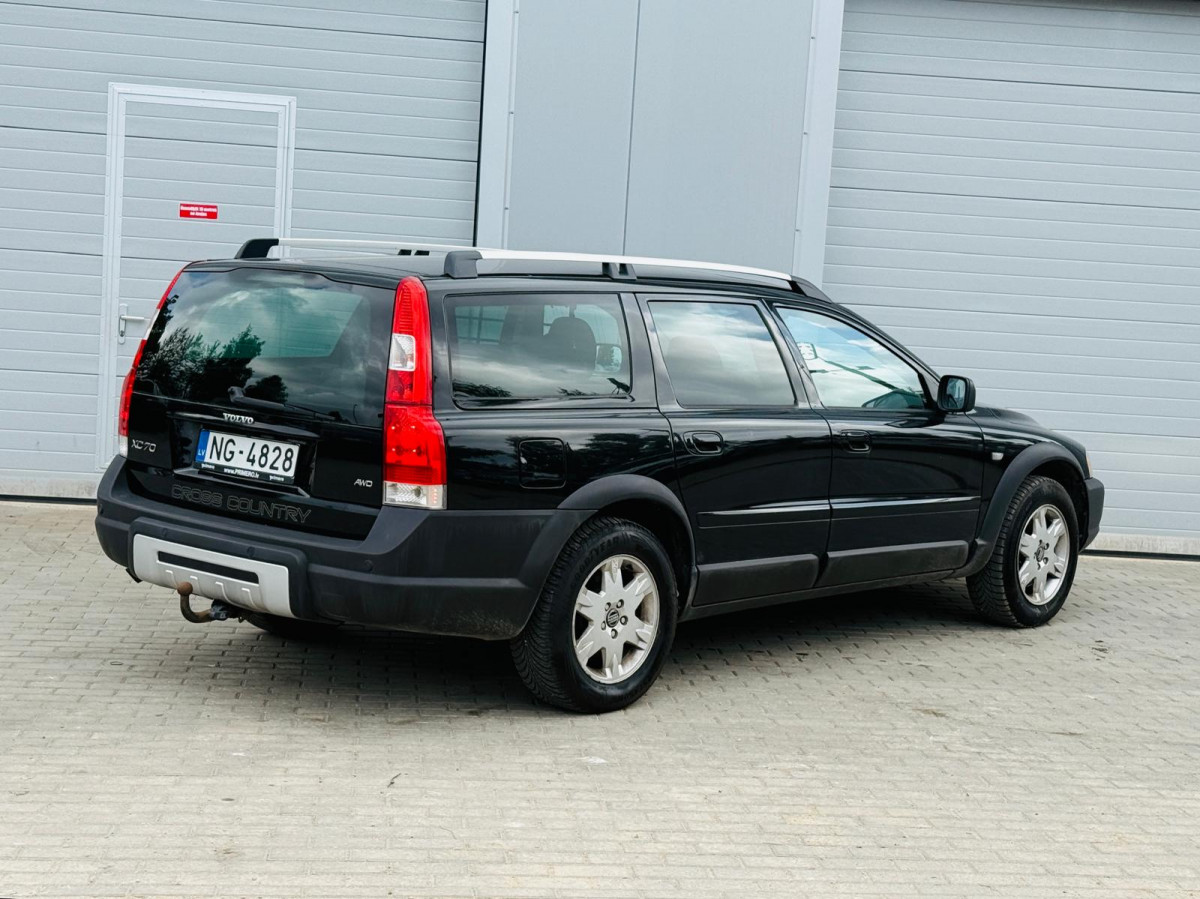 Volvo XC70 2.4D5 AWD.