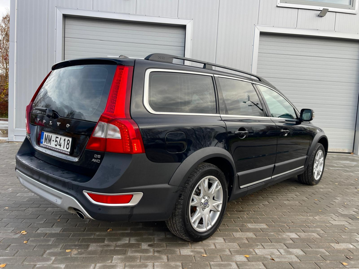 Volvo XC70 2.4D5 AWD.
