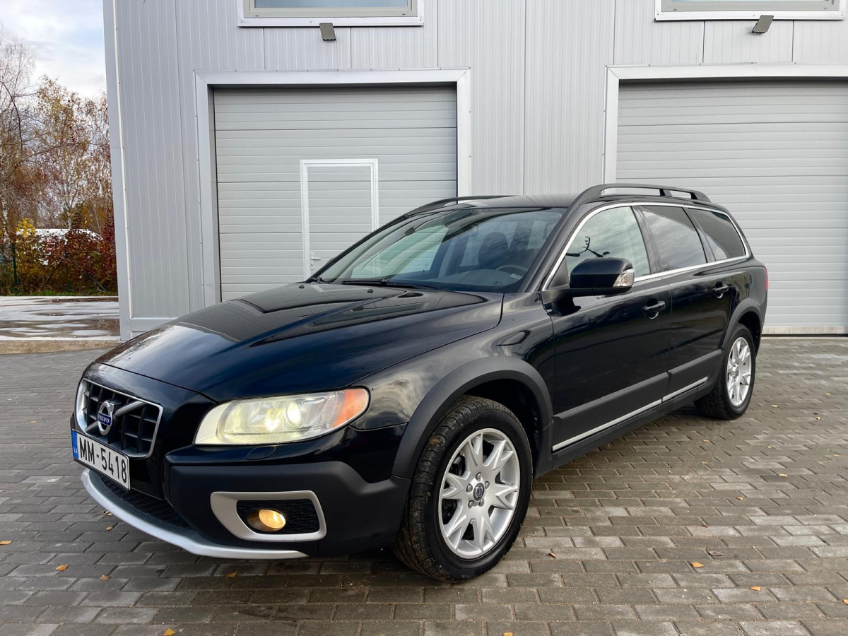 Volvo XC70 2.4D5 AWD.