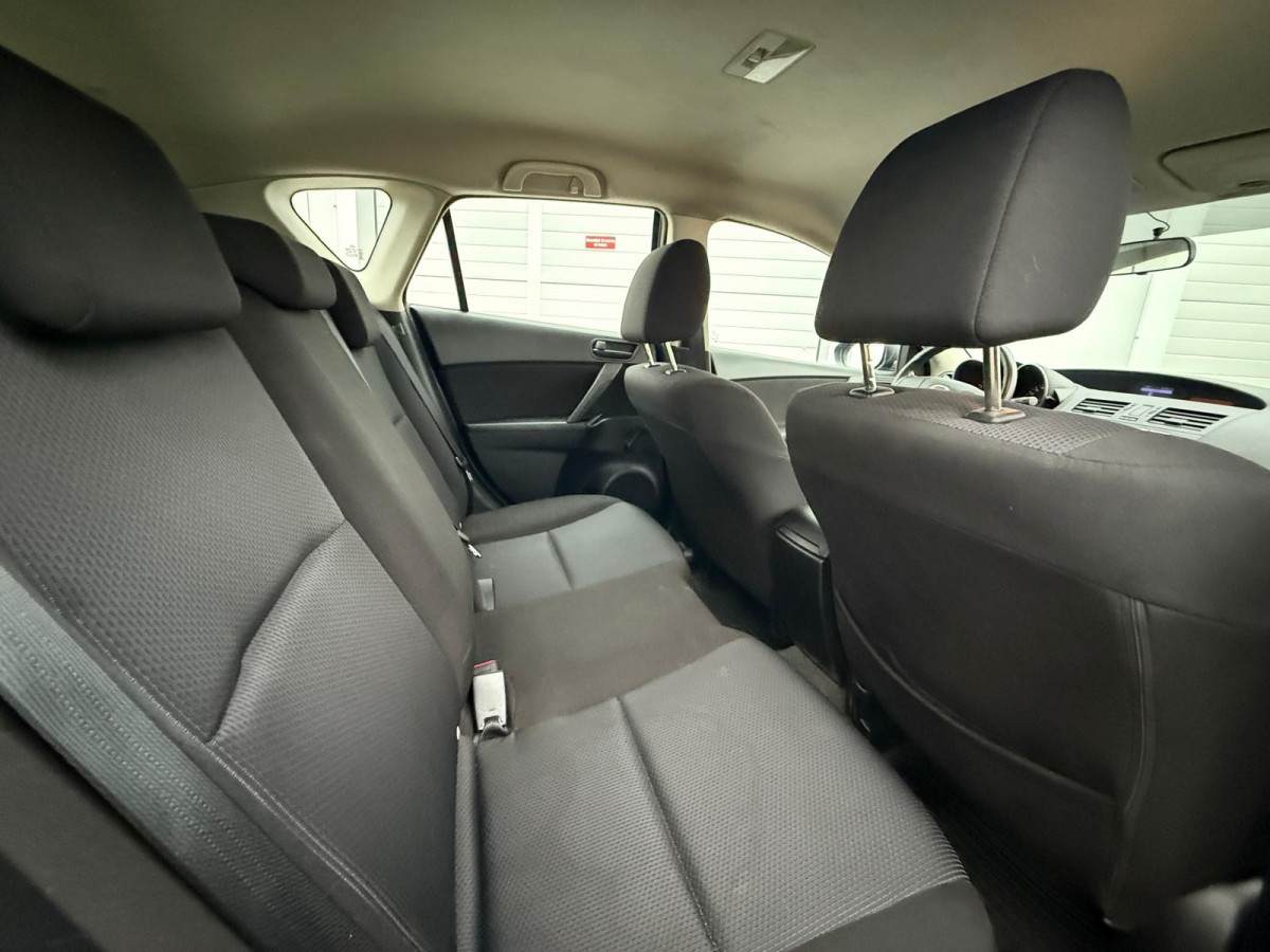 Mazda 3, 1.6 benzīns.